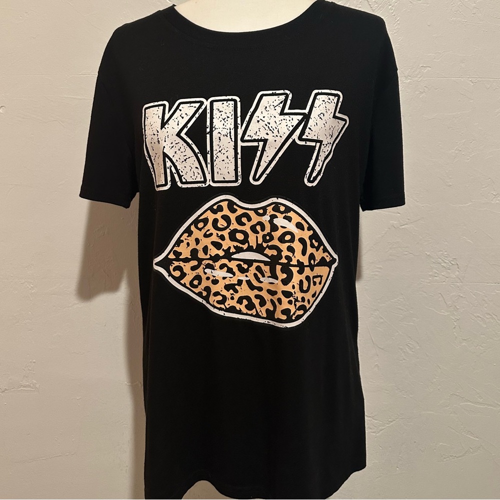 KISS MUSIC BAND LEOPARD PRINT LIP GRAPHIC TEE